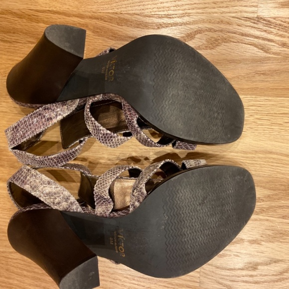 Heels - Picture 3 of 3